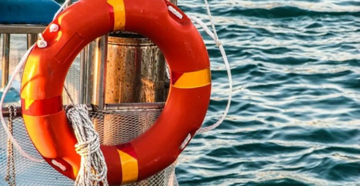 jenis alat keselamatan kapal dan fungsinya